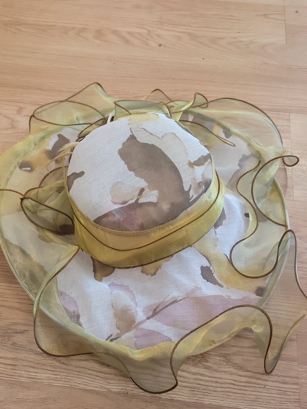 Elegant Women's Decorative Organza Hat in Yellow and Pastel Print - Picture 5 of 7